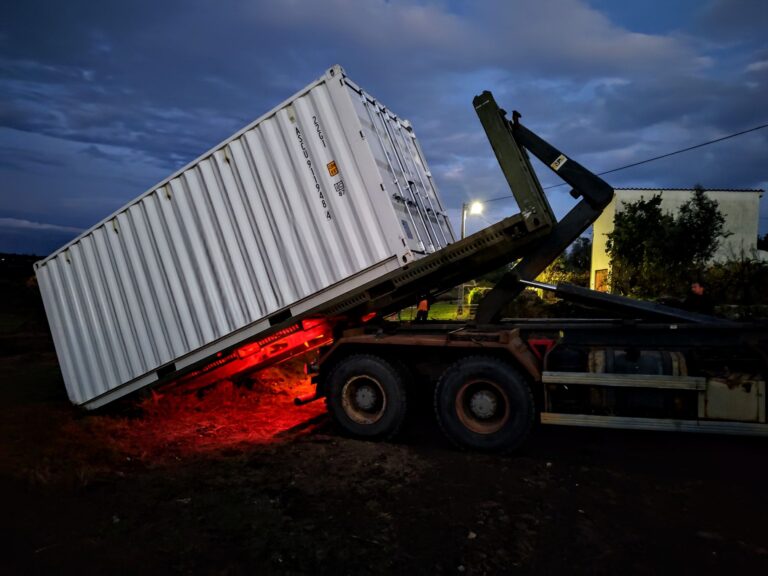 Eindelijk onze container op het land